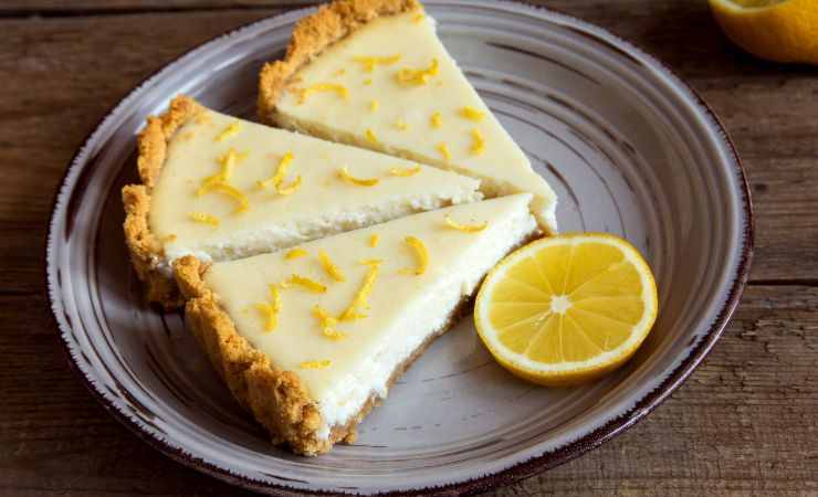 fettine di cheesecake al limone