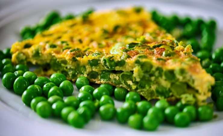 fetta di frittata di piselli
