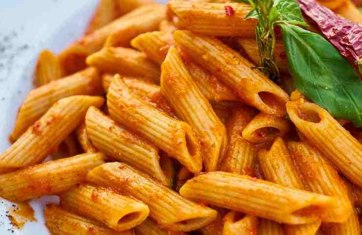 pennette rigate con basilico e peperoncino
