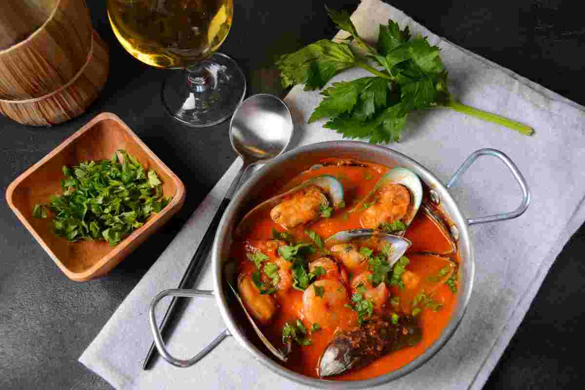 Con questa zuppa di pesce conquisto persino chi non lo mangia: facile sì, ma saporita al massimo