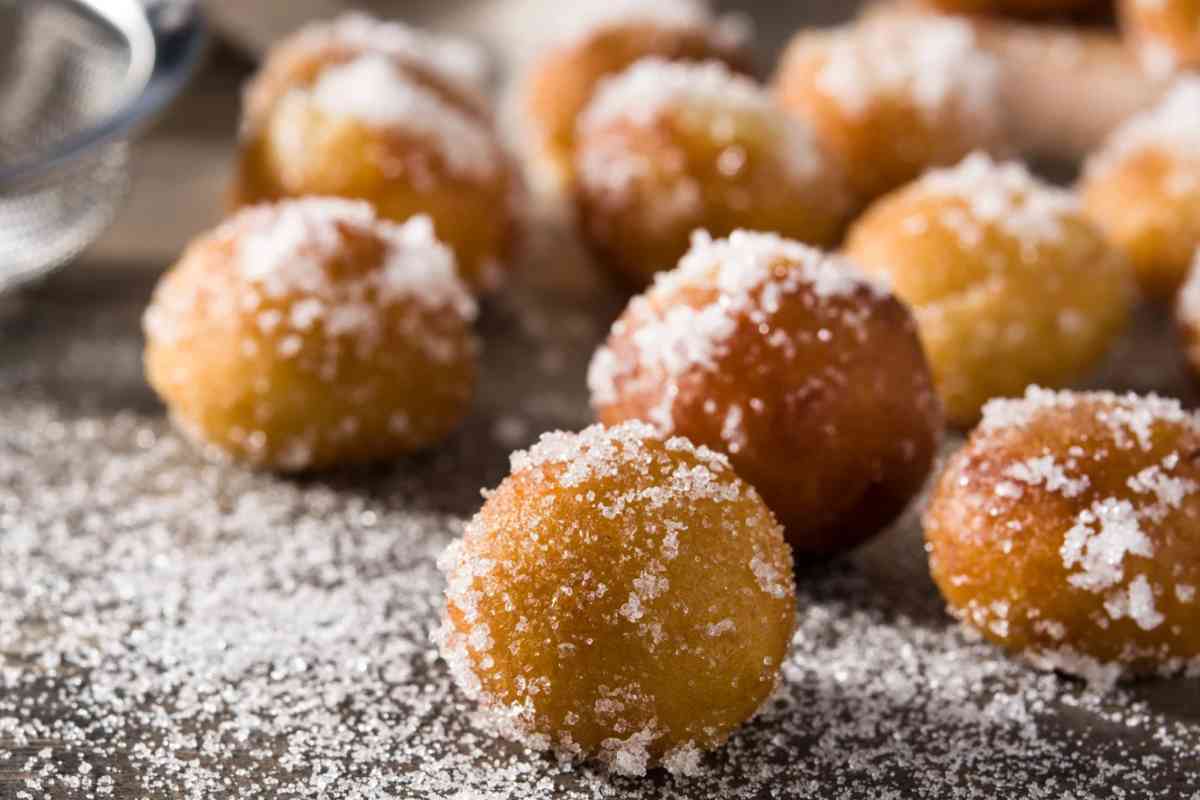 Frittelle rotonde con zucchero