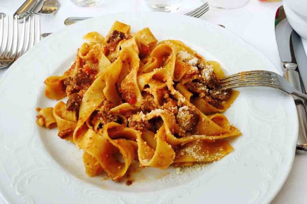 pappardelle con carne macinata e pomodoro