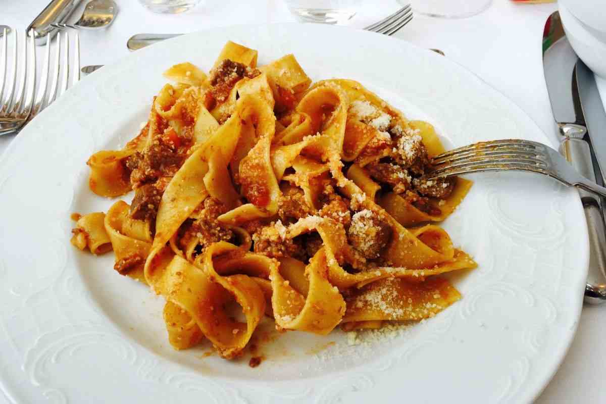 pappardelle con carne macinata e pomodoro