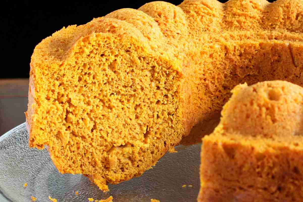 Ciambellone cotto già tagliato