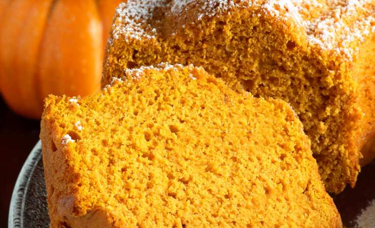 Fetta di ciambellone alla zucca