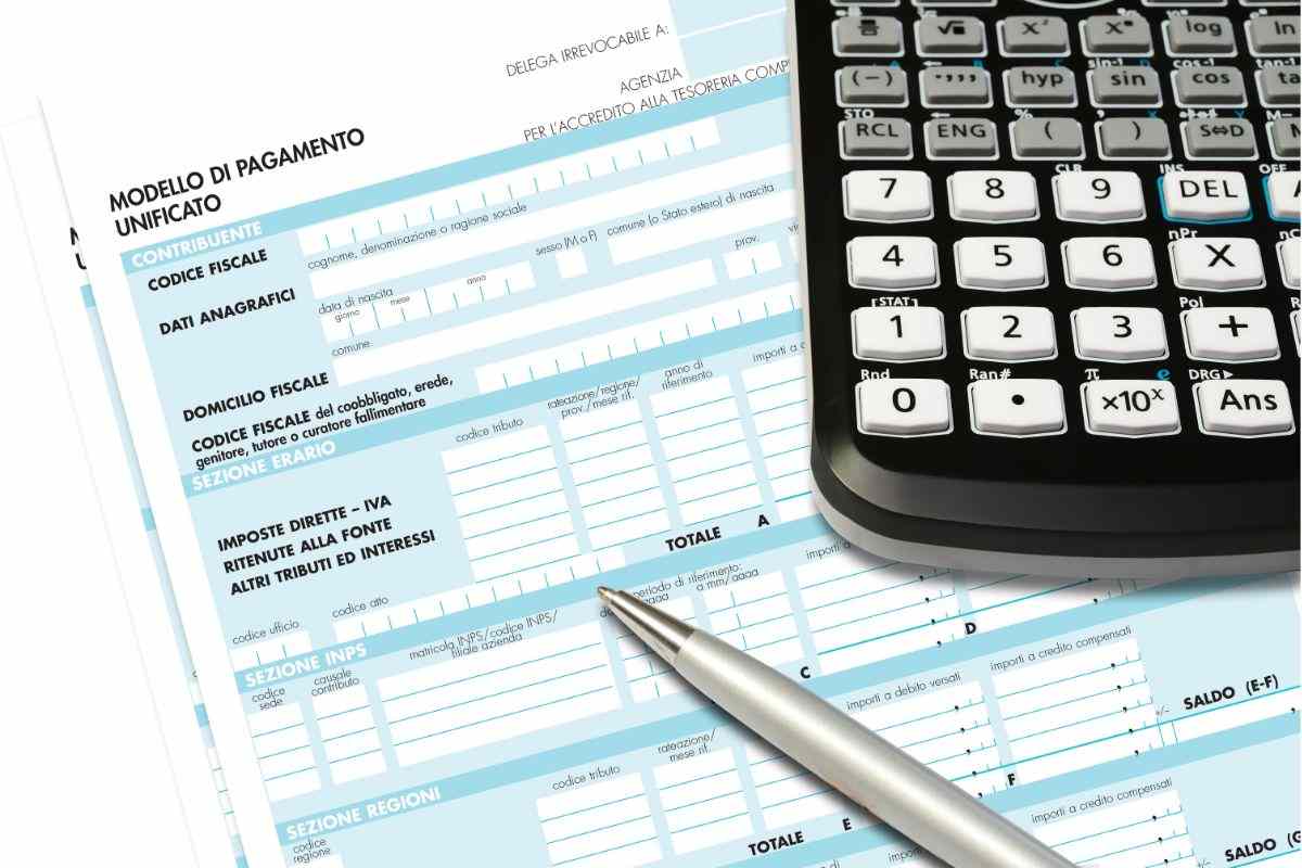 modello F24 e calcolatrice