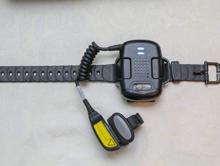 braccialetto elettronico polizia