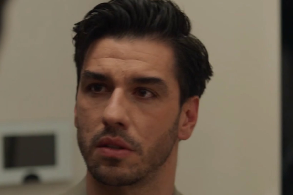 Nuh con espressione sconvolta che parla