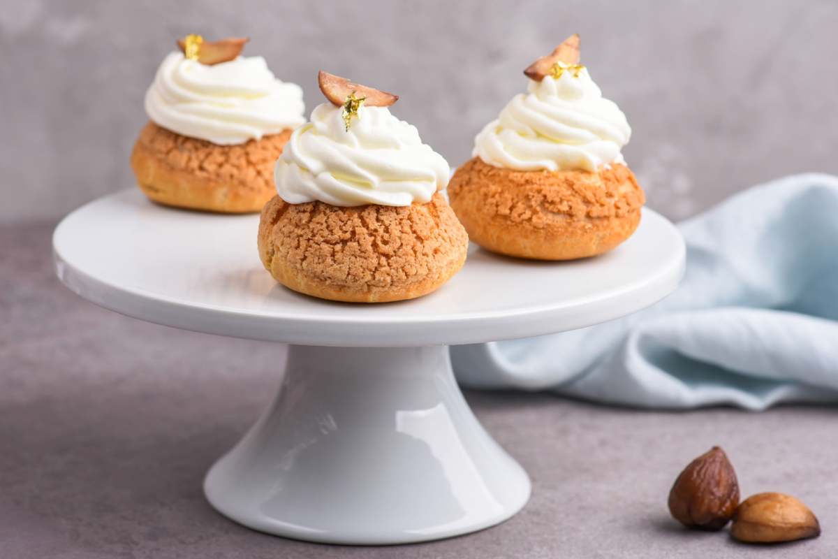 Dessert guarniti con crema Chantilly