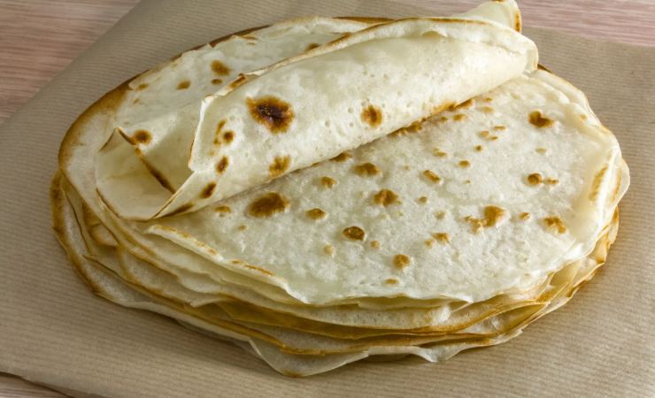 Piadine romagnole impilate e cotte