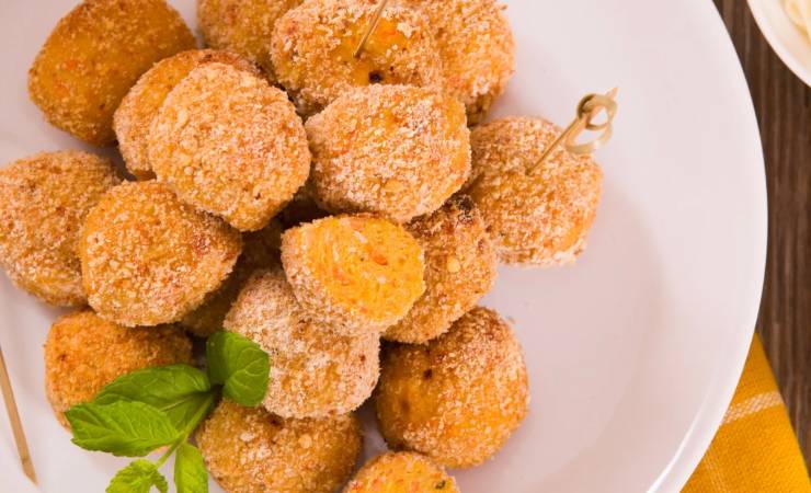 Polpette di zucca cotte in un piatto