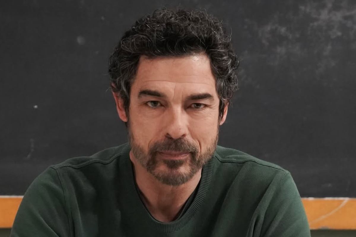 Dante Balestra di Un Professore con espressione seria