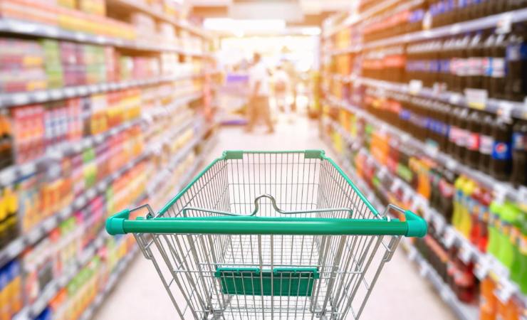 Carello vuoto in un supermercato