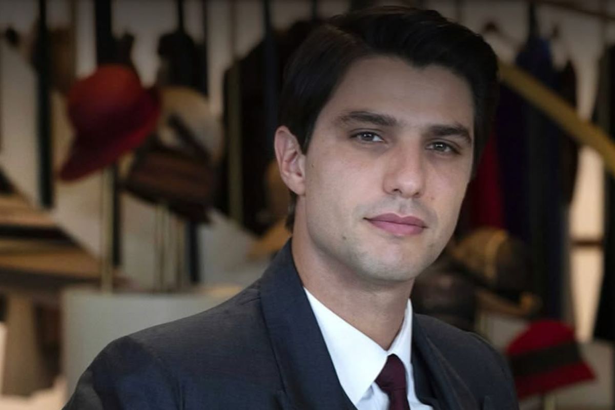 Marcello con espressione rilassata