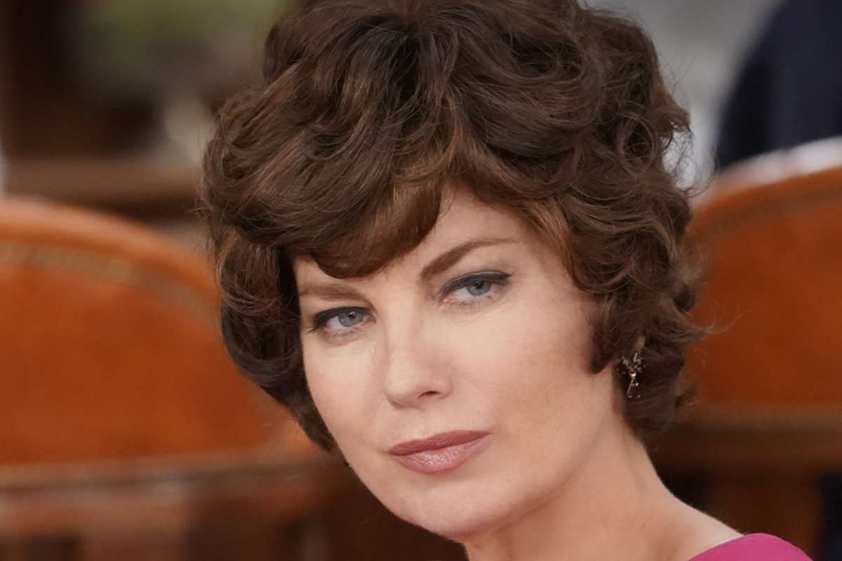 Adelaide con volto pensieroso