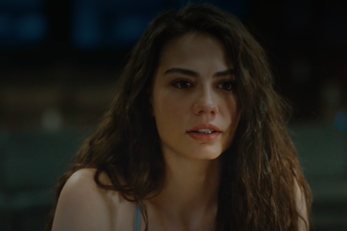 Farah con espressione preoccupata