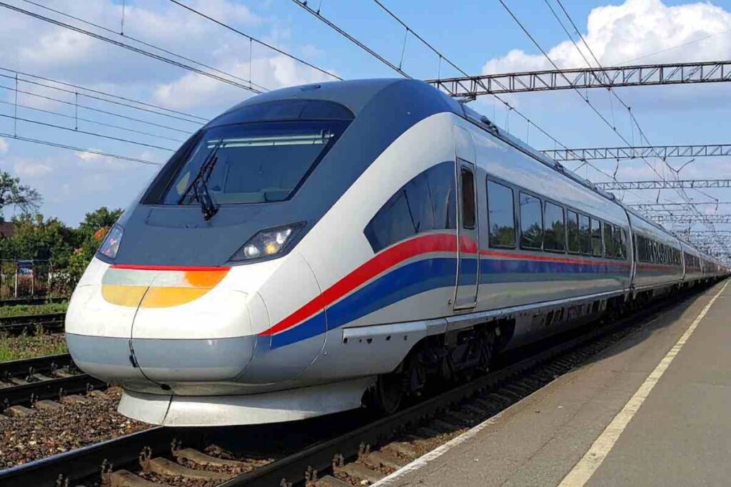 Treno moderno su rotaie